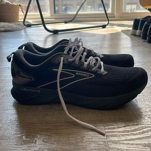 MENS BROOKS SNEAKERS